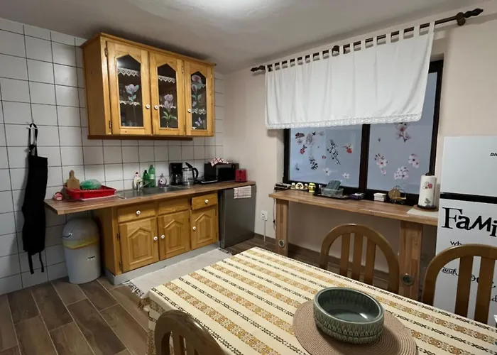 Sarah Do 8 Osoba 비오그라드나모루